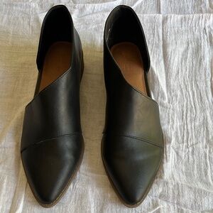 Universal Thread Black Pointed Flats